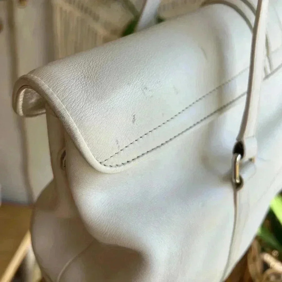 Beautiful Coach Hamptons White Leather Purse - Excellent Condition - Picture 7 of 15